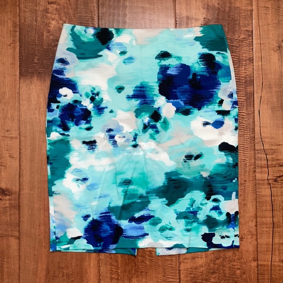 White House Black Market Dresses & Skirts - White House Black Market 🤍 Watercolor Skirt